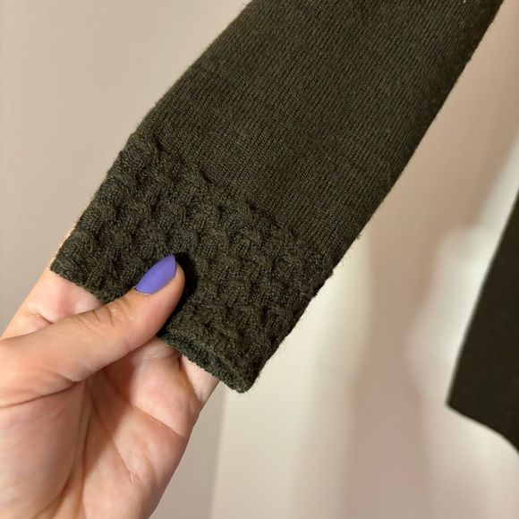 #28 Ellen Tracy Extra Fine Merino Wool Buckle Sweater - Picture 6 of 6